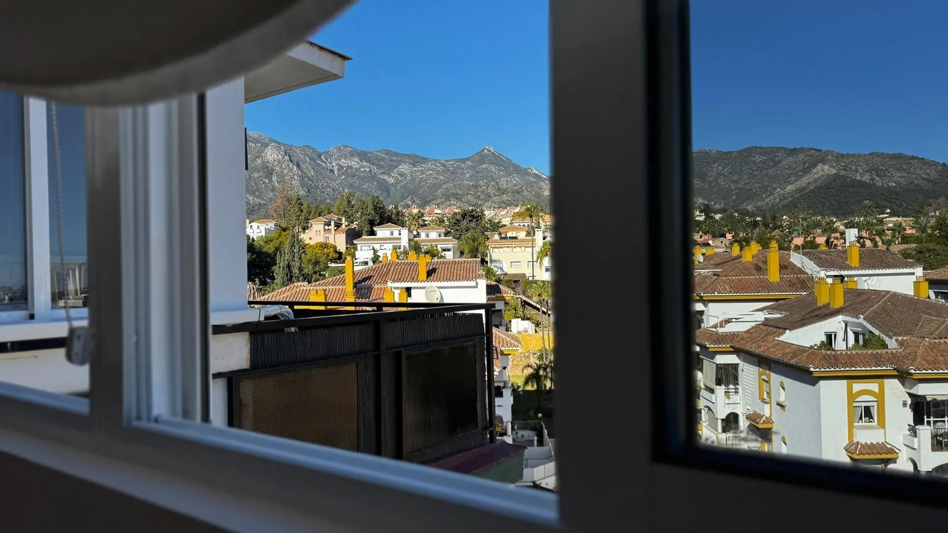 Oasis Studio II Marbella Center With Mountain Views - Eaw Homes